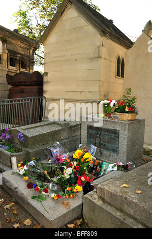 Paris, Frankreich - "Pere Lachaise Friedhof" Denkmal "Jim Morrison", "Rock-Sänger" an den Türen, 70er Jahre-Rock-Gruppe Stockfoto