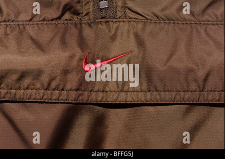 Nike mens Jacke, Regenjacke, regen Jacke. Nylon overhead Sportswear Jacke oft getragen von Jugendlichen und Scallies. Tasche vorne detail Stockfoto