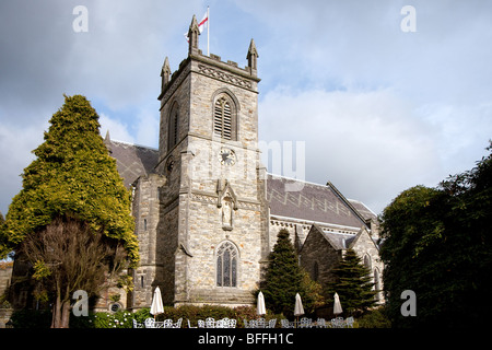 Kirche auf dem Gelände des Ashdown Park Hotel Stockfoto