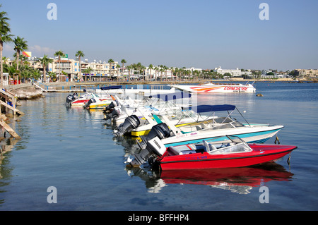 Boote im Hafen, Paphos (Pafos), Bezirk Pafos, Republik Zypern Stockfoto