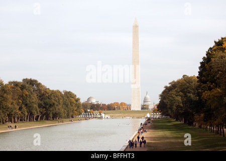 Ein Blick auf das Washington Monument und dem Capitol Gebäude aus dem Lincoln Memorial, Washington DC USA Stockfoto