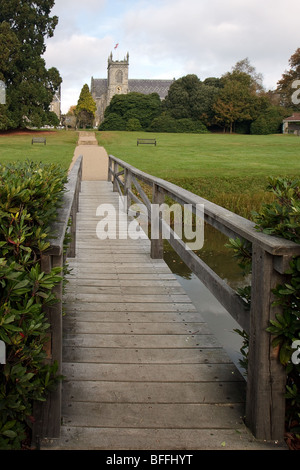 Kirche auf dem Gelände des Ashdown Park Hotel Stockfoto