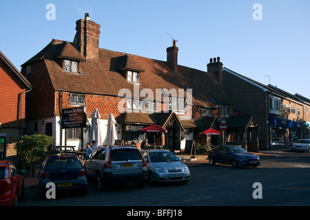 Blick auf das Chequers Inn Hotel in Forest Row East Sussex Stockfoto