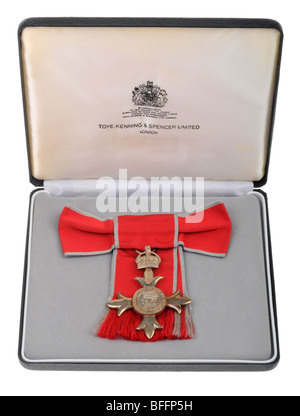 MBE "Member of the British Empire"-Medaille, MBE auf "weißen Hintergrund" in Geschenkbox Stockfoto