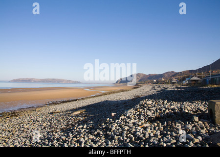 Penmaenmawr North Wales UK November Suchen am Meer entlang in Richtung Llandudno und der Great Orme und Penmaen Bach Berg auf der schönen Herbsttag Stockfoto