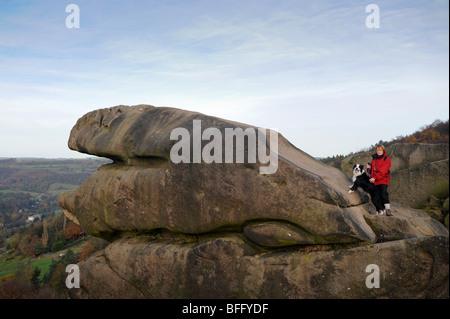 Die schwarzen Felsen Felsvorsprung auf High Peak Trail in der Nähe von Matlock in Derbyshire Stockfoto