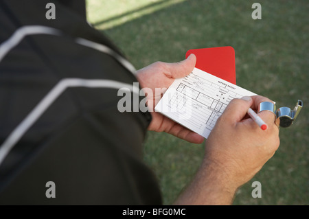 Fußballschiedsrichter mit roten Karte Stockfoto