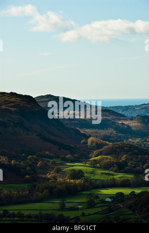 Blick auf Eskdale Tal vom Hardknott-Pass in den Lake District National Park, Cumbria, England, UK, im Sommer Stockfoto