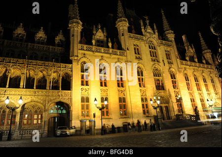 Grote Markt in der Nacht mit Gouverneur Haus das Landesgericht in Brügge Belgien Europa Stockfoto