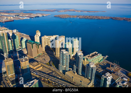 Toronto Harbourfront und Toronto Islands vom CN Tower in Toronto, Ontario, Kanada Stockfoto