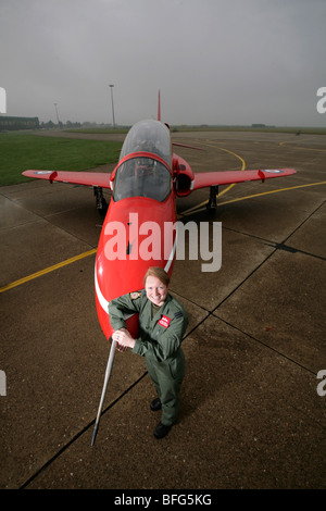 Erste weibliche Pilot mit dem RAF Display Team der Red Arrows, Kirsty Moore. Stockfoto