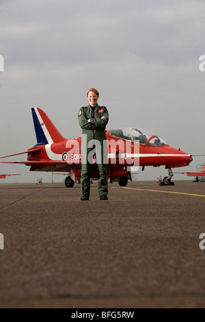 Erste weibliche Pilot mit dem RAF Display Team der Red Arrows, Kirsty Moore. Stockfoto