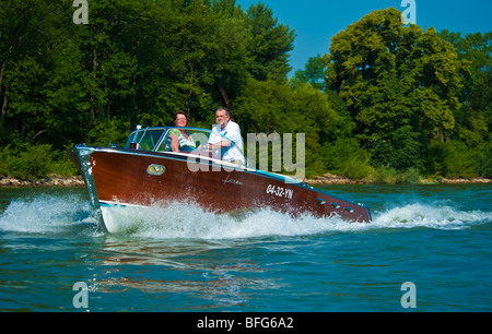 Klassische Rio hölzerne Motorboot am Rhein Stockfoto