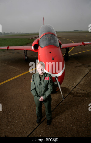 Erste weibliche Pilot mit dem RAF Display Team der Red Arrows, Kirsty Moore. Stockfoto