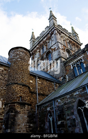 Niedrige Sicht der Wimborne Minster angesehen im Herbst Stockfoto