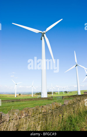 Power Generation Wind farm 35m Höhe an der Nabe und haben einen Rotordurchmesser von 37m Stockfoto