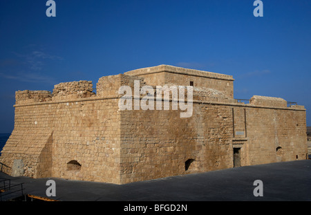 Kato Paphos mittelalterliche Festung mit Bühne gebaut um die vorderen Hafen Republik Zypern Europa Stockfoto