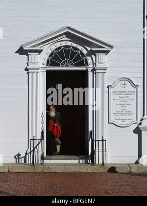 Eingang zum typischen weißen New England Kirche Stockfoto