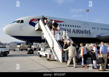 British Airways Boeing 767 boarding, internationalen Flughafen Larnaca, Larnaca, Larnaca District, Zypern Stockfoto