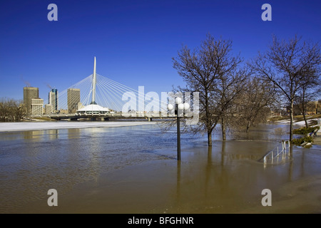 Frühling Überschwemmung auf dem Red River, Winnipeg, Manitoba, Kanada Stockfoto