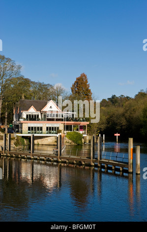 Boulters Schloss Restaurant auf der Themse in der Nähe von Maidenhead Berkshire UK Stockfoto