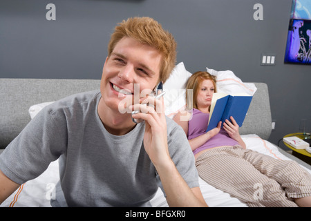 Paar zusammen im Schlafzimmer Stockfoto