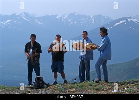 Native Trommel Zeremonie, Pelly Mountains. Yukon Territorium, Kanada Stockfoto