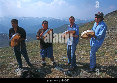 Native Trommel Zeremonie, Pelly Mountains. Yukon Territorium, Kanada Stockfoto