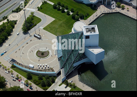 Luftaufnahme über Cleveland Ohio Rock and Roll Hall Of Fame und Museum Stockfoto