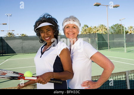 Zwei weibliche Tennisspieler Stockfoto