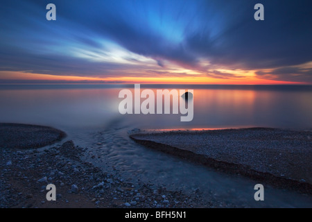 Sonnenuntergang am Ufer des Lake Huron in der Nähe von Grand Bend Ontario Stockfoto