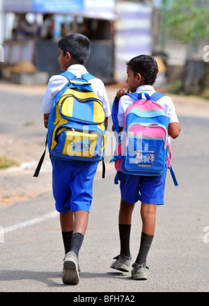 Sri Lanka Fuß Schüler nach Hause von der Schule, Sri Lanka Stockfoto