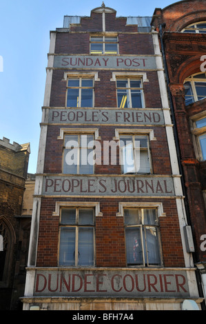 Alte Schilder auf Vorderseite des Bürogebäudes in der City of London Stockfoto