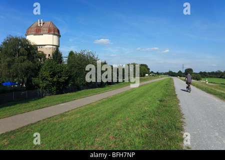 Route der Industriekultur, Biotope Rheinaue Friemersheim, Wasserturm, Weg Auf Dem Rheindeich, Duisburg-Rheinhausen-Friemersheim, Rhein, Nied Stockfoto