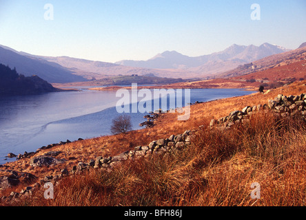 Nantygwyryd Seeblick zum Mount Snowdon gefrorene See Gebirge Nord wales uk gb Stockfoto