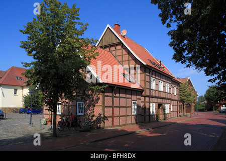 Fachwerkhaus bin Schulhof Und eine der Lindenstrasse in Gehrde, Hasetal, Artland, Osnabrücker Land, Niedersachsen Stockfoto