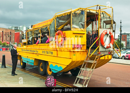 Ein Recycling WWII sechs Rädern Ambibious LKW verwendet für Vergnügen Fahrten im Albert Dock Liverpool Lancashire England UK EU Stockfoto