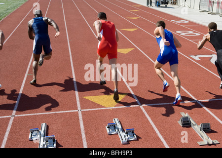 Athleten ab zu laufen, Rückansicht Stockfoto