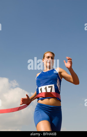 Weibliche Leichtathlet Ziellinie Stockfoto