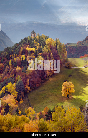 Kirche Sankt Jakob unter Soprabolzano, die durch die Rittner Seilbahn nach Bozen verbunden ist. Südtirol-Italien Stockfoto