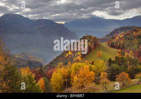 Kirche Sankt Jakob unter Soprabolzano, die durch die Rittner Seilbahn nach Bozen verbunden ist. Südtirol-Italien Stockfoto