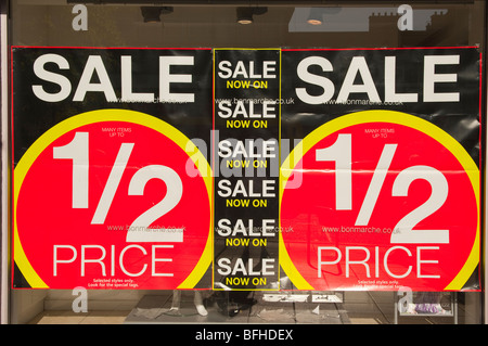 Verkaufsschild im Bonmarche Shop Store in Norwich, Norfolk, Großbritannien Stockfoto