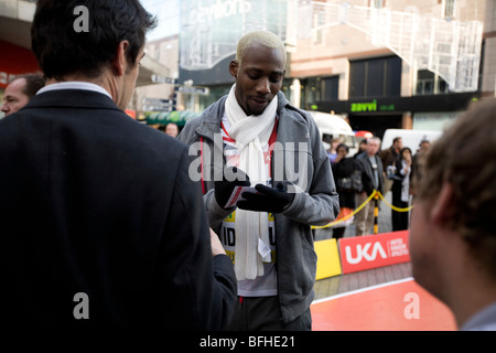 Phillips Idowu (GBR) britische Dreisprung Sportler bei der 2010 Aviva Grand Prix Leichtathletik Vorstellung im Stadtzentrum von Birmingham Stockfoto