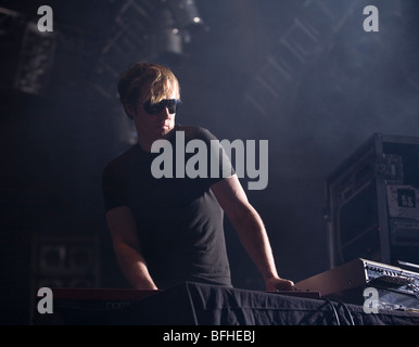 BUDAPEST-Juli 24: Alec Empire führt auf der Bühne bei SYMA Sport und Event-Center Bühne 2009 in Ungarn Stockfoto