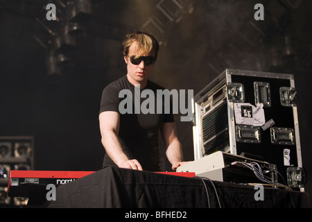 BUDAPEST-Juli 24: Alec Empire führt auf der Bühne bei SYMA Sport und Event-Center Bühne 2009 in Ungarn Stockfoto