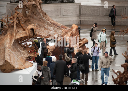 Ghost-Bäume-Ausstellung von Alison Palmer am Trafalgar Square im Zentrum von London Stockfoto