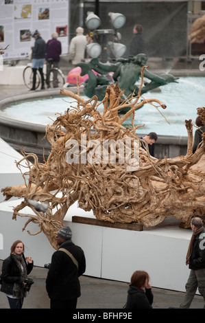 Ghost-Bäume-Ausstellung von Alison Palmer am Trafalgar Square im Zentrum von London Stockfoto