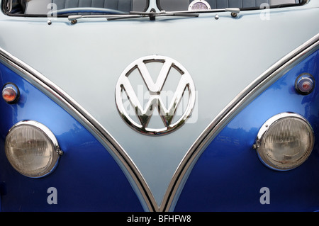 Restaurierte VW Samba Camper Van Volkswagen Rallye Margam Park West Glamorgan Wales Cymru UK GB Stockfoto