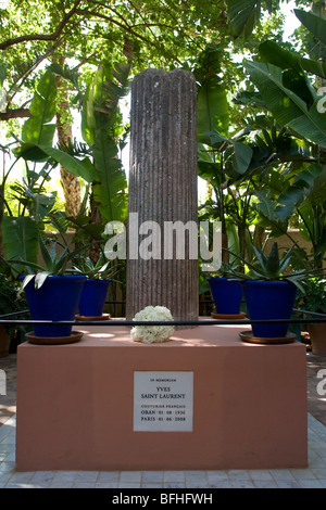 Ein Denkmal in Erinnerung von Yves Sain-Laurent, der Patron der Jardin Majorelle, einen öffentlichen Garten in Marrakesch, Marokko Stockfoto