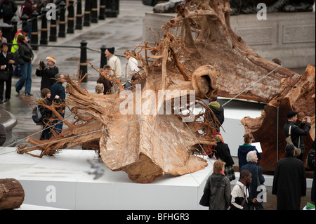 Ghost-Bäume-Ausstellung von Alison Palmer am Trafalgar Square im Zentrum von London Stockfoto